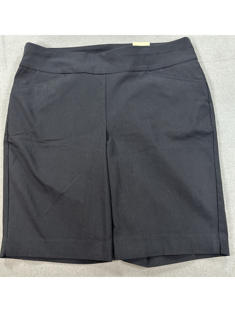 Chico Size 2 Short NWT Perfect Stretch Josie Slim 10 Inch Black Shorts